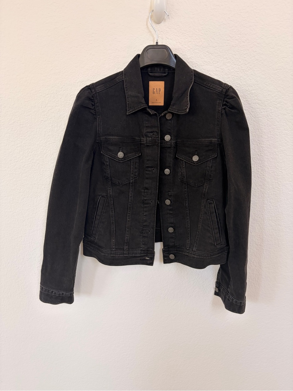 GAP Women's Puff Sleeve Black Denim Jacket with Button Front